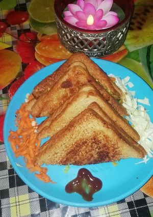 वेज चीज सँडविचेस (veg cheese sandwiches recipe in marathi) रेसिपी चे मुख्य फोटो