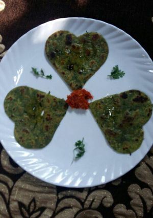 A picture of Methi ki roti.