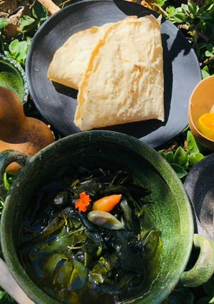 Una foto de Caldo de quelite largo (Nit yet añaá)