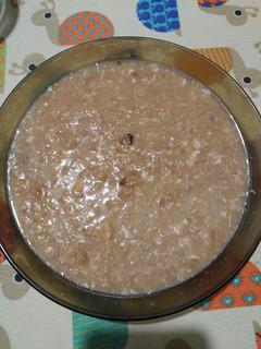 Una foto de Sopa de ajo con nueces