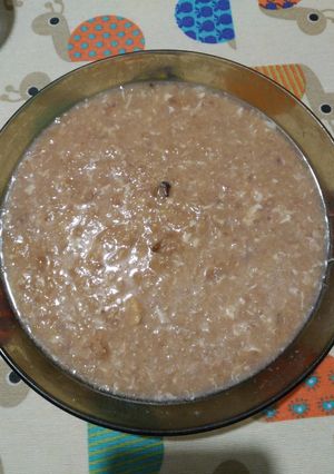 Una foto de Sopa de ajo con nueces