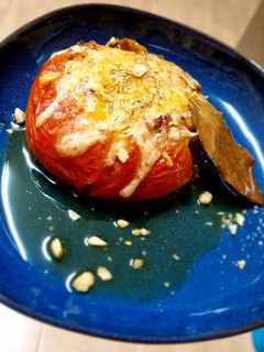 Una foto de Tomate relleno al horno