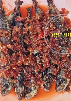 Foto resep Ikan goreng bumbu kuning sambal balado