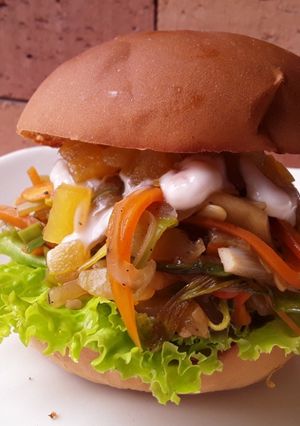 Una foto de Sándwich🥪Vegetal🥗con trocitos de piña🍍dulce🍯