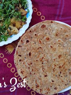 A picture of Kalonji Chapatis or Rotis.