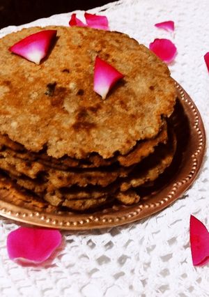 राजगिरा पिठाचे थालीपीठ (Rajgira pithache thalipeeth recipe in marathi) रेसिपी चे मुख्य फोटो 