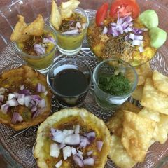 A picture of Daal pakwan in different styles.