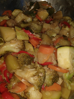Una foto de Chop suey agridulce de pollo a mi estilo