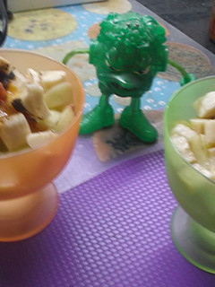 Una foto de Paraguayos con platanos y yogurt