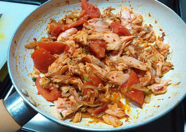 Resep Salmon kecombrang pedas, Bisa Manjain Lidah