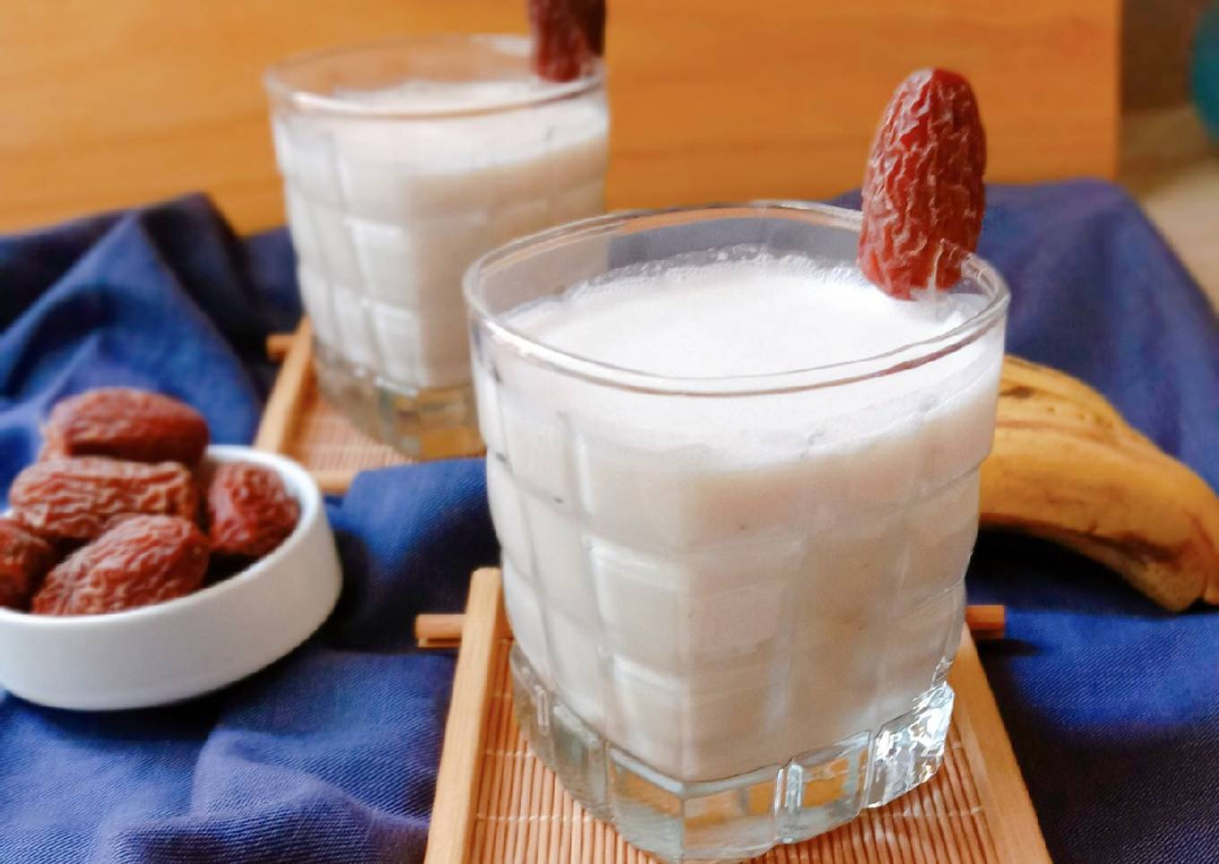 Banana Date Shake