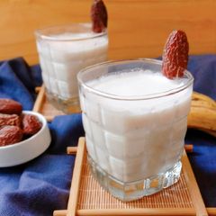 Banana Date Shake A picture of Banana Date Shake.
