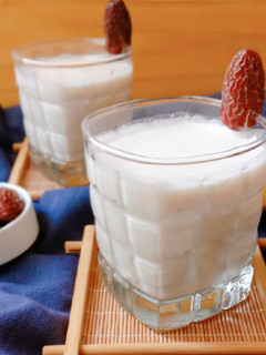 A picture of Banana Date Shake.