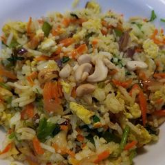A picture of Egg & vegetable stir fried rice.