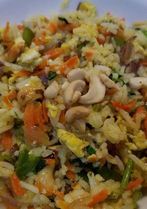 A picture of Egg & vegetable stir fried rice.