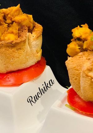 A picture of Chana Masala bread cups.