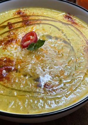 Une photo de 🫜🧄Velouté 🌶️brocolis 🥦 couleurs d’automne 🫚🥕