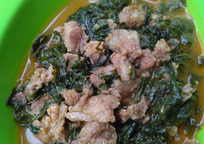 Gulai pedas daun singkong dengan tetelan sapi