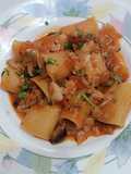 Paccheri alla mediterranea con stoccafisso olive nere e capperi