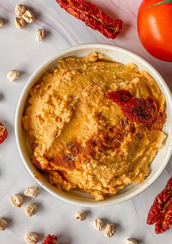 Una foto de Hummus de tomates secos