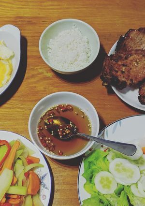 Hình của món Cơm tấm sườn trứng.