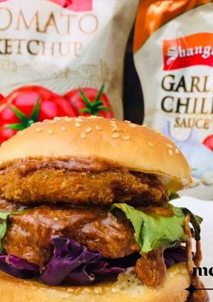 A picture of The Messy Burger.