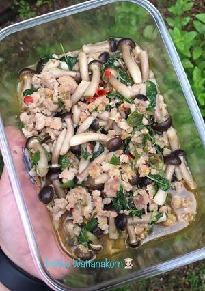 รูปของ “ผัดกะเพราไก่ใส่เห็ดโคนญี่ปุ่น”
