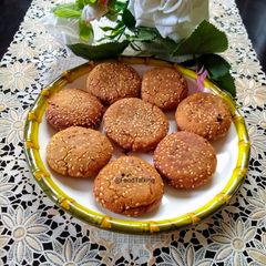 Arisa Pitha/Anarsa/Adhirasam with Jaggery A picture of Arisa Pitha/Anarsa/Adhirasam with Jaggery.
