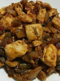 Una foto de Pollo con salsa de soja y vino blanco
