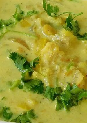 A picture of Cauliflower kadalai paruppu /chana dal paal/milk koottu.