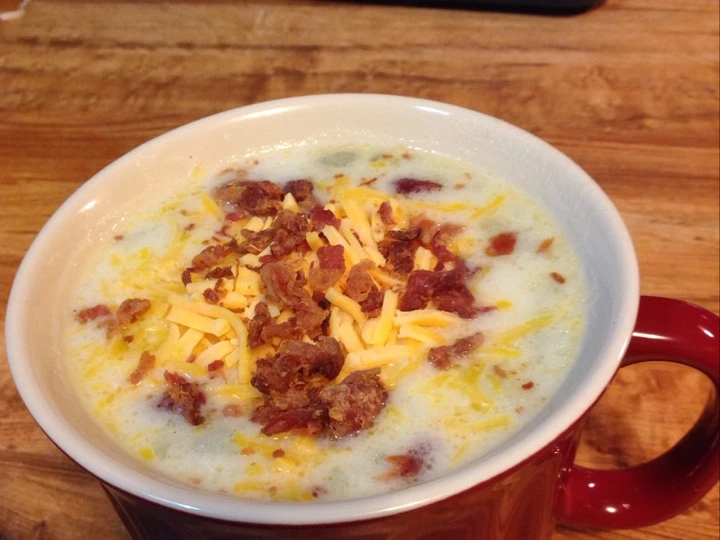 Easy Steps to Make Recipes Creamy Potato Soup the Can Spoil the Tongue Appealing.