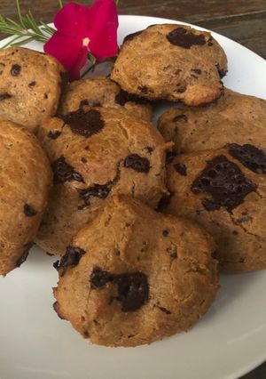 Una foto de Keto - Cookies de maní con chocolate