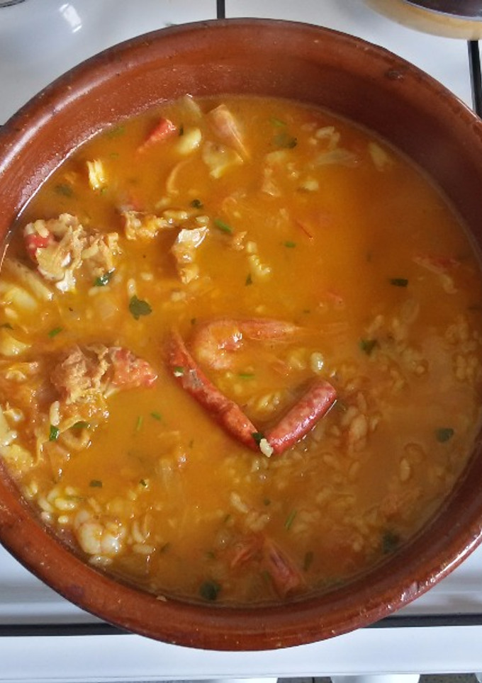 Una foto de Arroz caldoso de pescado y marisco como le gustaba a mi madre