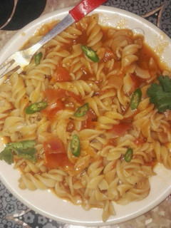 लाल सौस पास्ता (Red sauce pasta recipe in hindi) रेसिपी मुख्य फोटो
