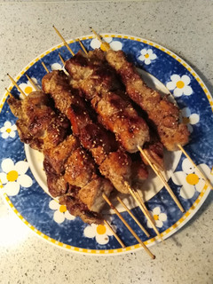 Una foto de Pinchos de pollo marinados con soja