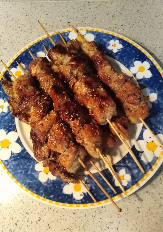 Una foto de Pinchos de pollo marinados con soja
