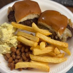 A picture of Pepper jack smashers 🍔 (sliders).