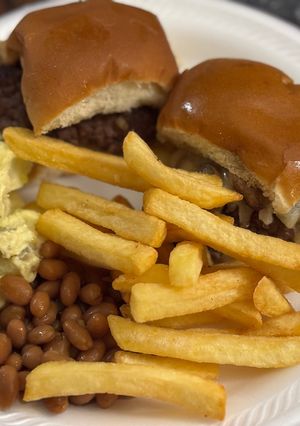 A picture of Pepper jack smashers 🍔 (sliders).