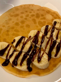 Una foto de Crepes sin lactosa con plátano y chocolate negro