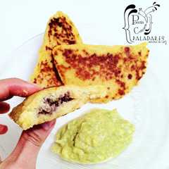 Una foto de Empanadas de plátano maduro y carne
