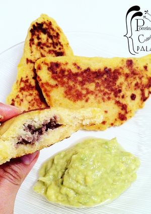 Una foto de Empanadas de plátano maduro y carne