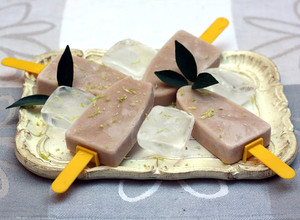 Una foto de Helado paleta de jengibre y coco
