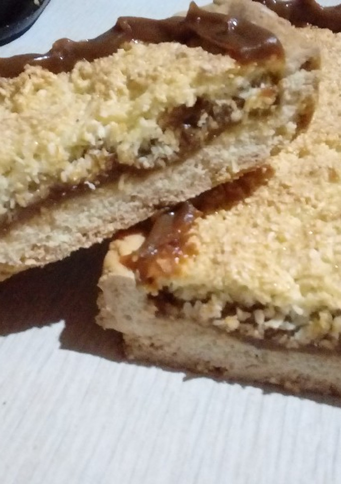 Una foto de Tarta de  coco con dulce de leche