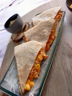 Una foto de ✨Kickin' Quesadilla // Quesadilla de pollo, queso crema, maíz y con un toque de chile + comino