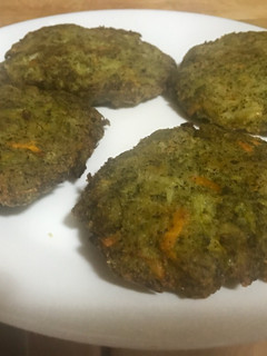 Una foto de Hamburguesas de brócoli con zanahoria
