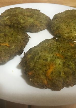 Una foto de Hamburguesas de brócoli con zanahoria
