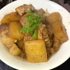 A picture of Thịt kho củ cải.