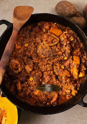 Una foto de 🇦🇷🥘Carbonada de osobuco - Guiso criollo en menos de una hora 🥘🇦🇷