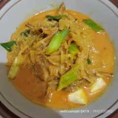 A picture of Sayur labu siam kuah kuning.