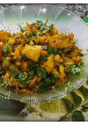 बटाट्याची सुकी भाजी (Batatyachi Sukhi Bhaji Recipe In Marathi) रेसिपी चे मुख्य फोटो